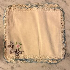 set of 4 vintage napkins